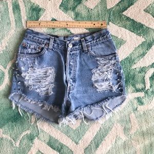 NWOT High Waisted Ripped LEVI jean shorts Sz 24/25
